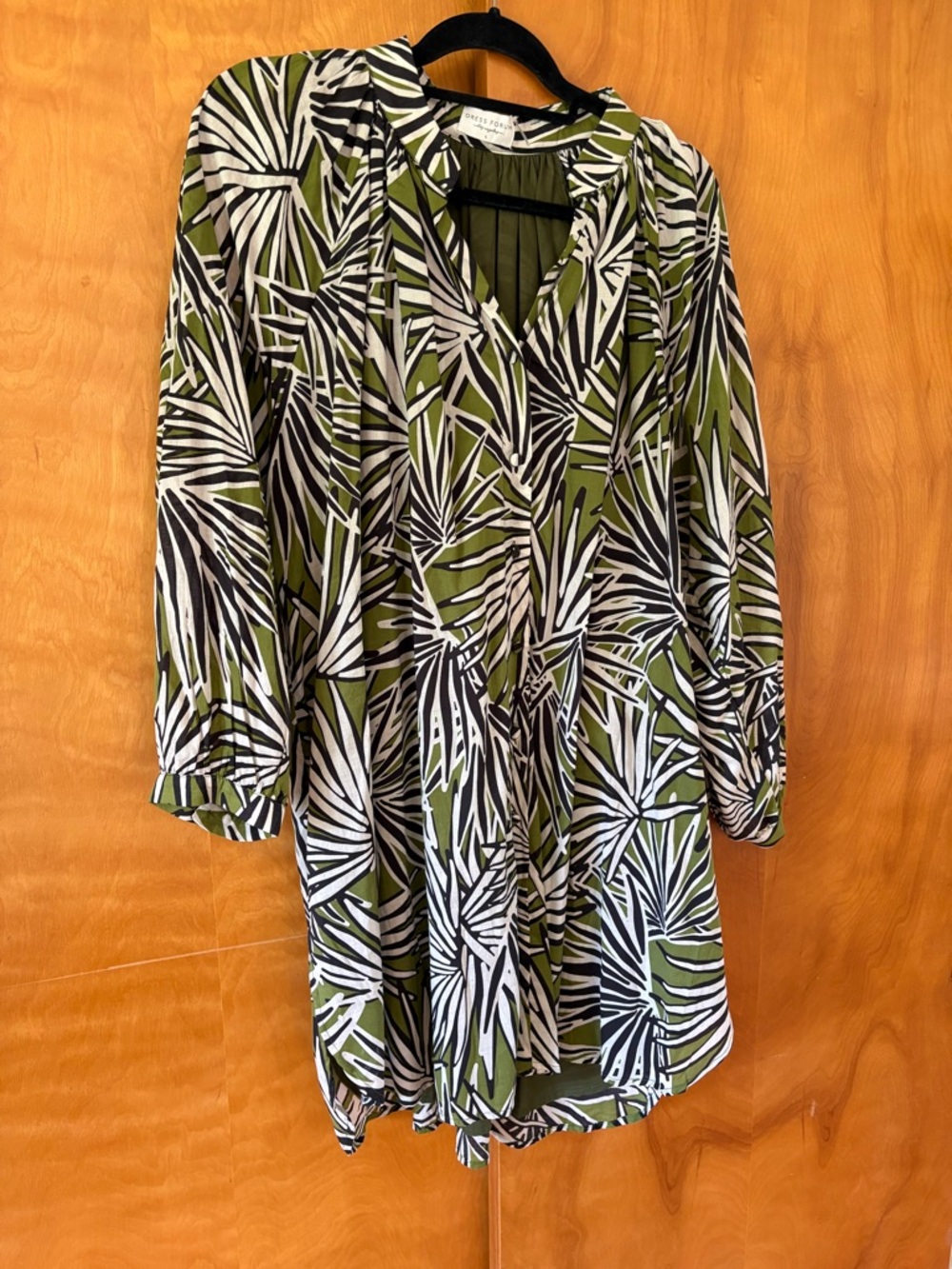 DRESS FORUM Olive Green, Black and White Palm-Print Dress. Women’s size L